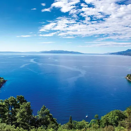 Апартаменти In With Wifi